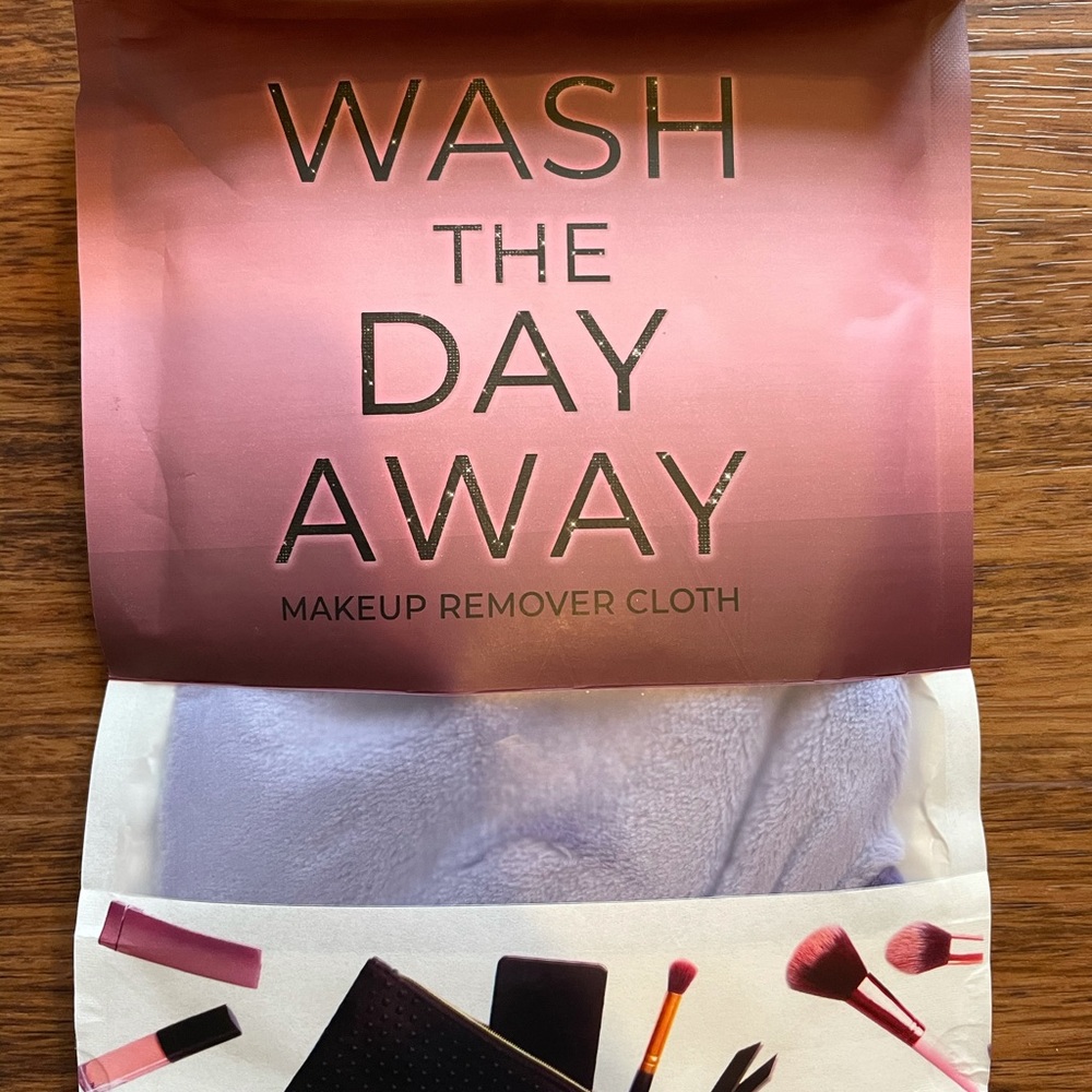 Wash the Day Away Makeup Remover Cloth